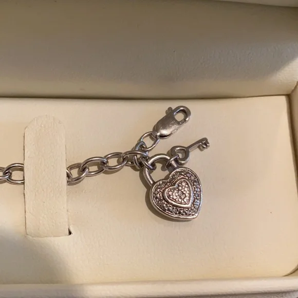 Authentic Jared Jewelry - beautiful charm bracelet. - Picture 3 of 11